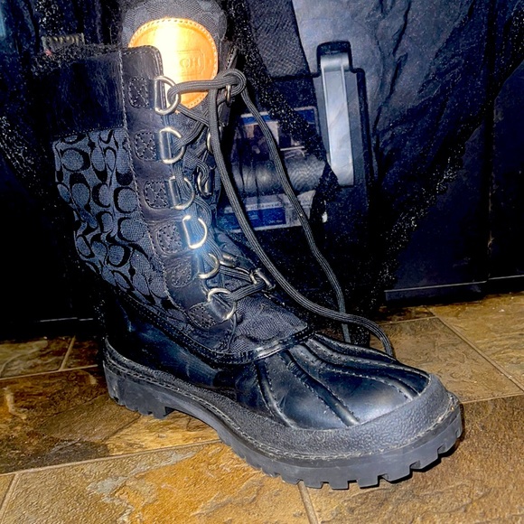 Coach brand winter boots sz7 - Picture 1 of 1